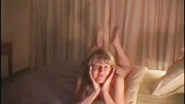 POV видеоклип домашно порно видео отблизо на блудница, смучеща петел