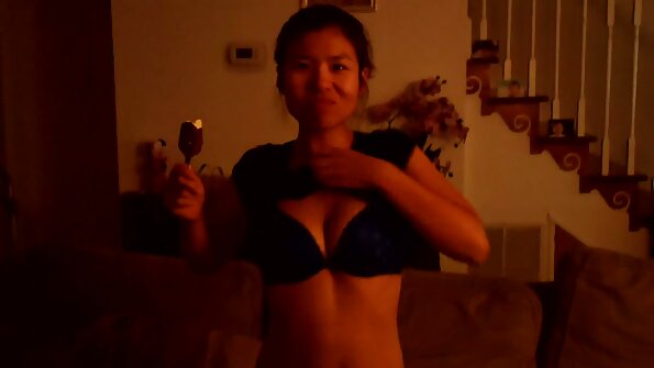 Азиатската Вина Скай е изненадана, но все пак я home porno прецаква приятел