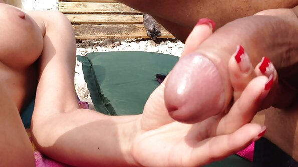 Една мадама с очила отваря porno amatiori путката си за някои влюбени днес