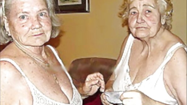 Черно -белите дами Миси Мартинес и порно със рускини Ноеми Билас споделят петел