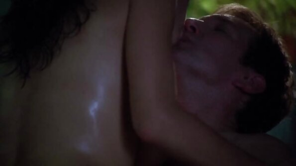 Наведен над Aaliyah Love, прецакан отзад с голям петел porno domashno