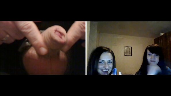 Голяма кучка задник получава някакъв хуй в мокрите си домашно ебане устни и задника