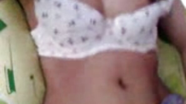 Панталонка със секси дупе ближе българско порно мократа пичка на приятелката си